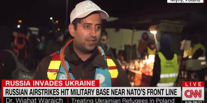 Dr. Wjahat Waraich im Interview mit CNN während seines ärztlichen Hilfseinsatzes an der polnisch-ukrainischen Grenze