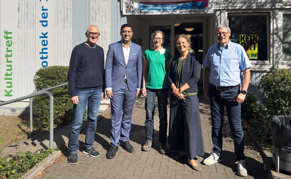 Hoher Besuch In Bothfeld-Vahrenheide: Dezernentin Eva Bender Zu Besuch Im Kulturtreff Vahrenheide